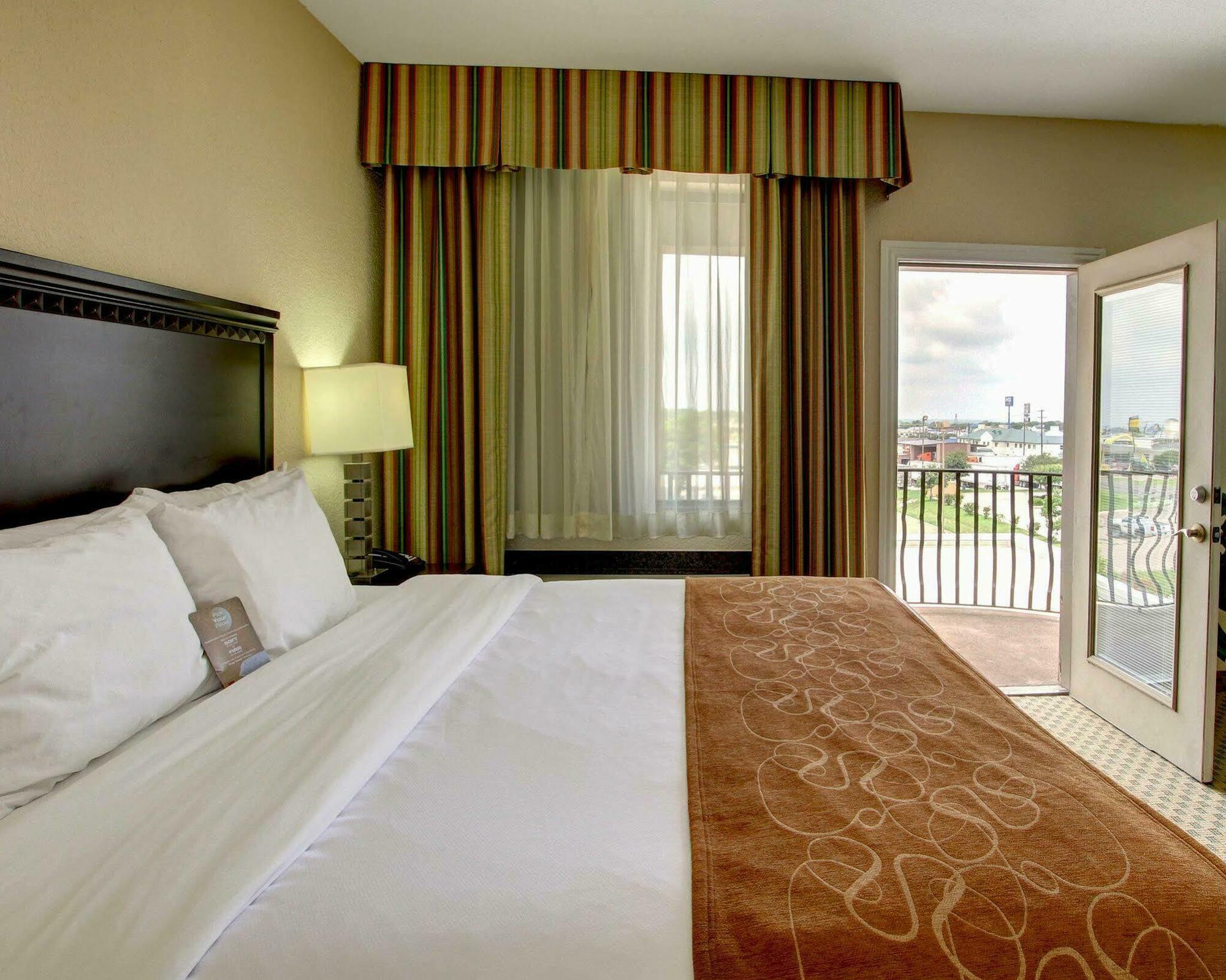 Fairfield By Marriott Inn & Suites Хилсбъро Екстериор снимка